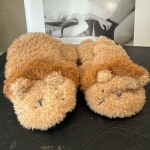 FWP Cozy Lion Newborn Slippers